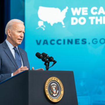 Court Blocks Vaccine Mandate for Federal Employees