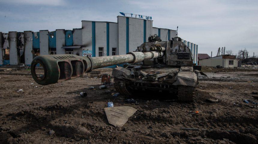 Why Russian Tanks Are Getting Their Turrets Blown Clean Off in Ukraine